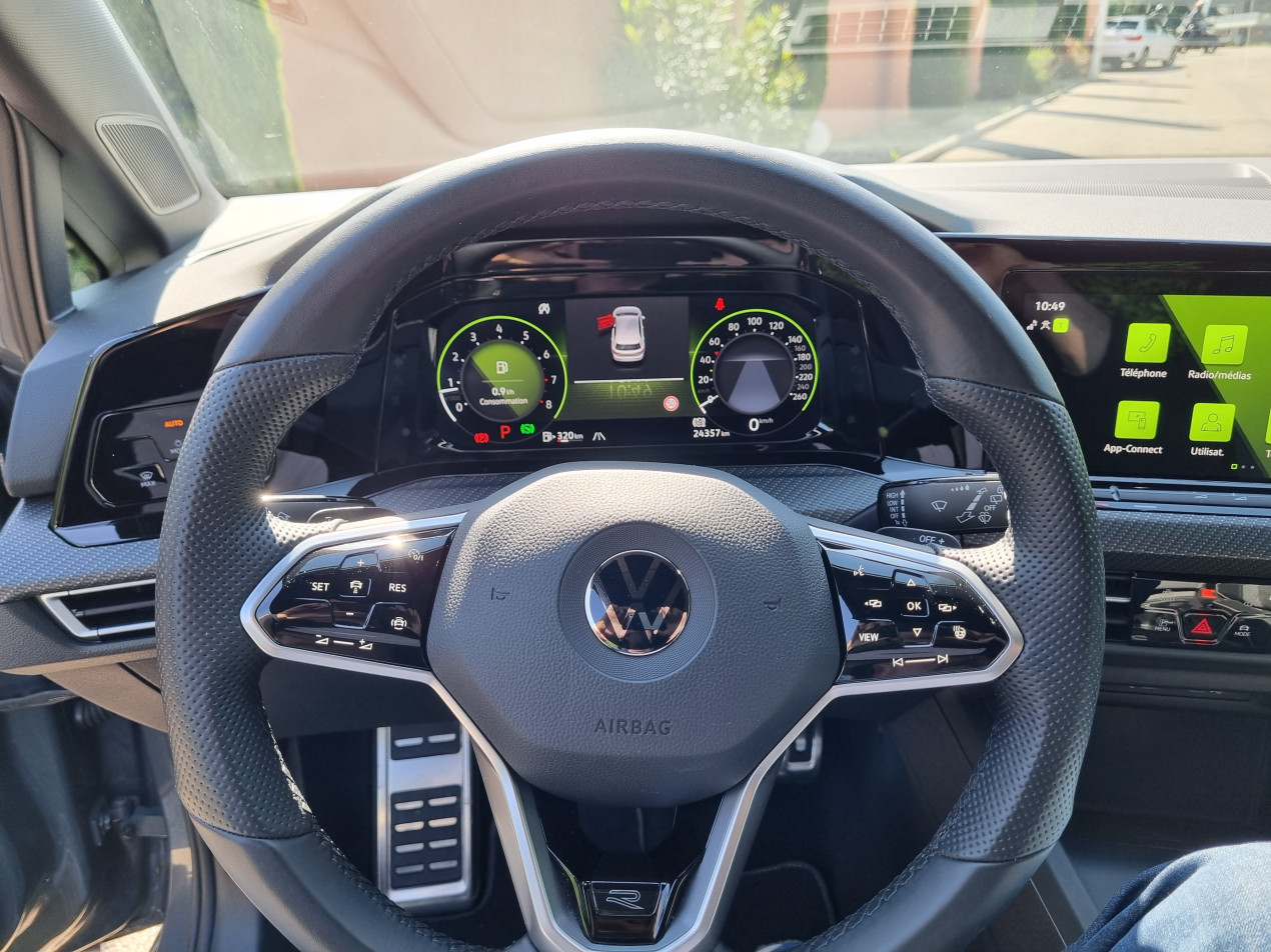 VOLKSWAGEN GOLF 8 eTSI 150 R Line