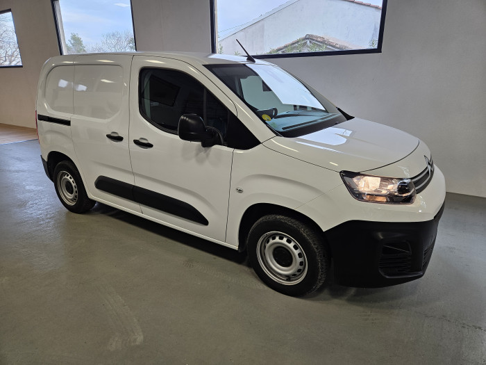 CITROEN Berlingo 1.5 Blue HDI 100 -Caméra-Attelage-Navigation