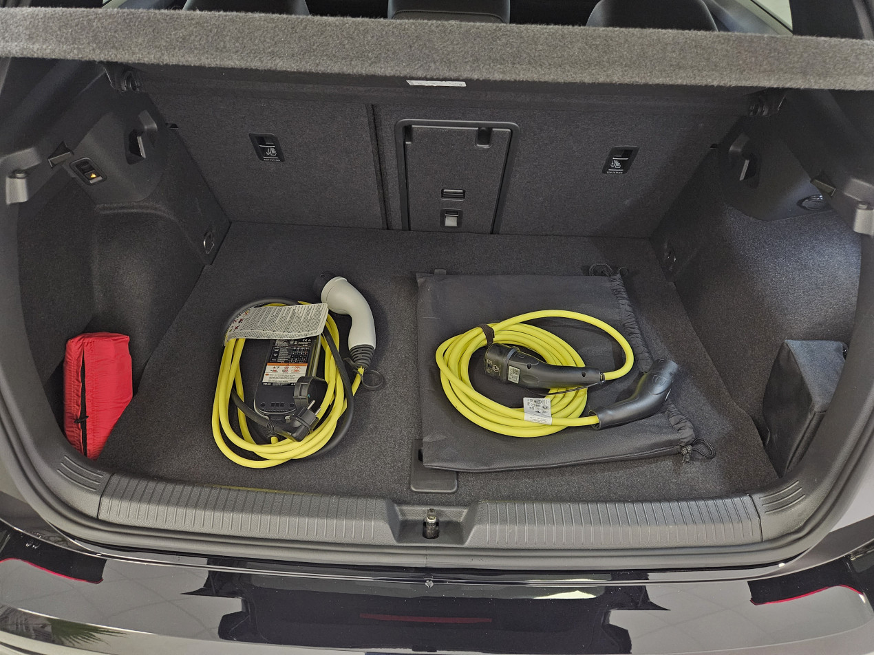 VW Golf 8 GTE 2022 full black