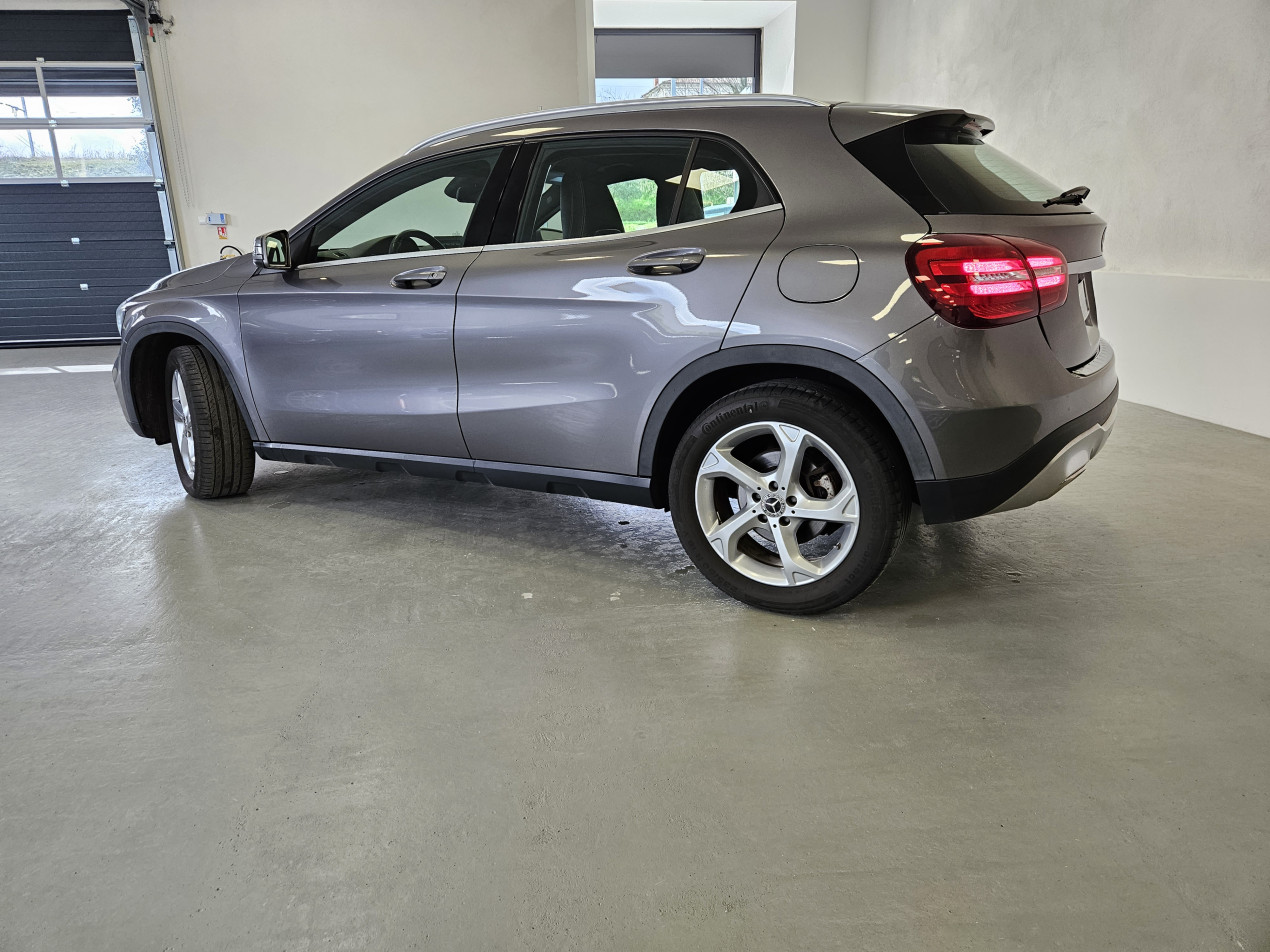 Mercedes-Benz GLA 220d