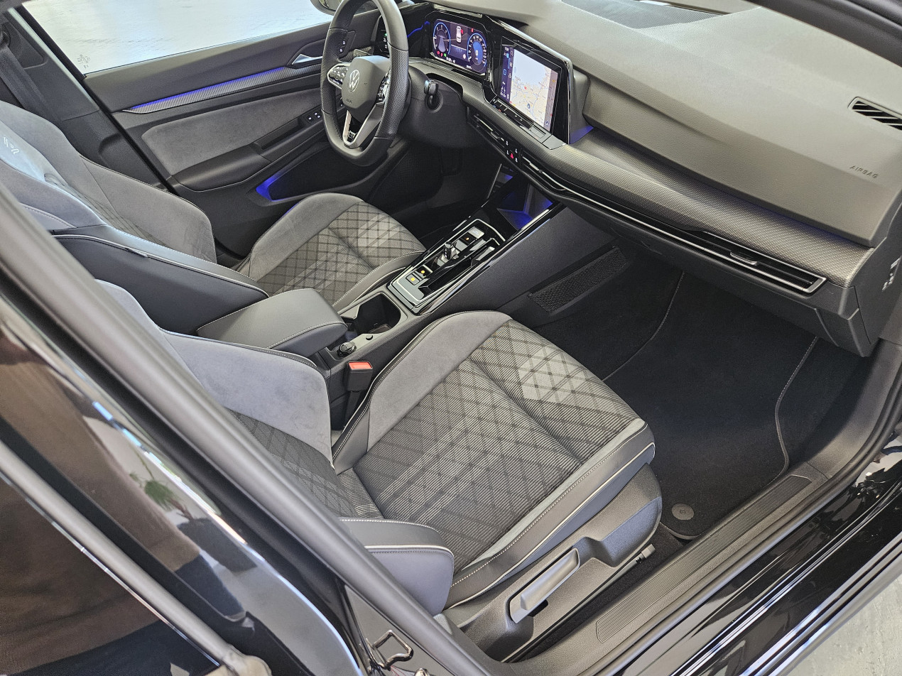 VW Golf 8 2.0 TDI 150 DSG R-Line