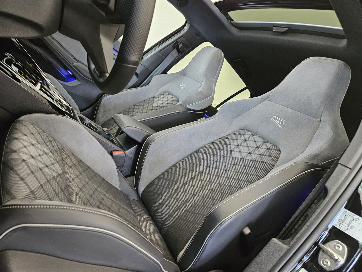 VW Golf 8 2.0 TDI 150 DSG R-Line